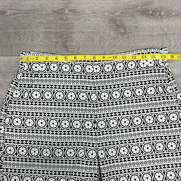 GAP Black and White High Waist Women Shorts - Picture 6 of 13